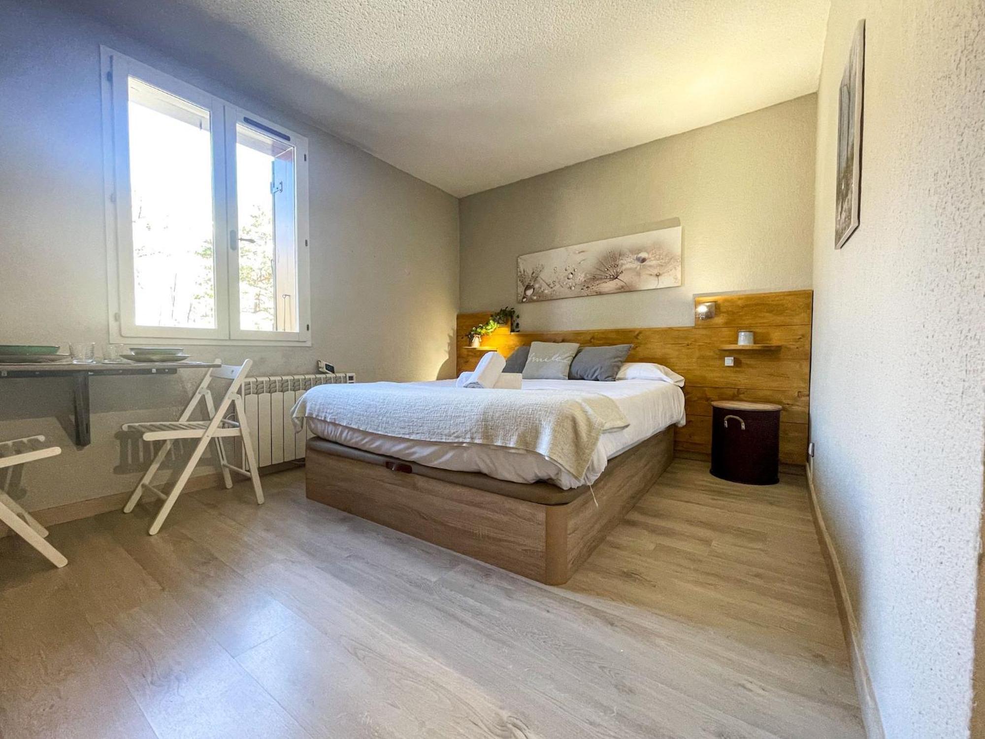 Apartamento Ideal Para Parejas En Enveitg Exteriör bild