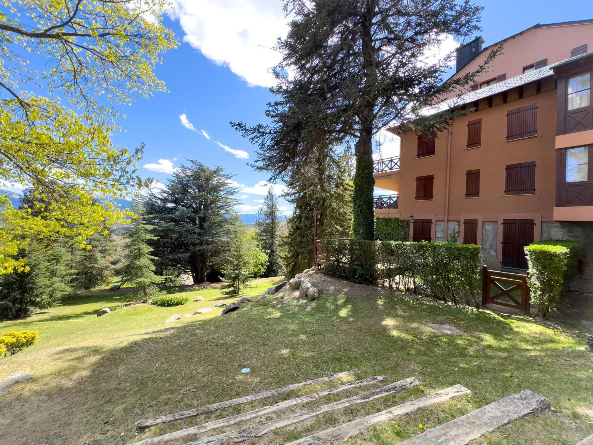 Apartamento Ideal Para Parejas En Enveitg Exteriör bild